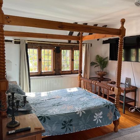 Tudor House - Double Room - En Suite Goff's Oak 외부 사진