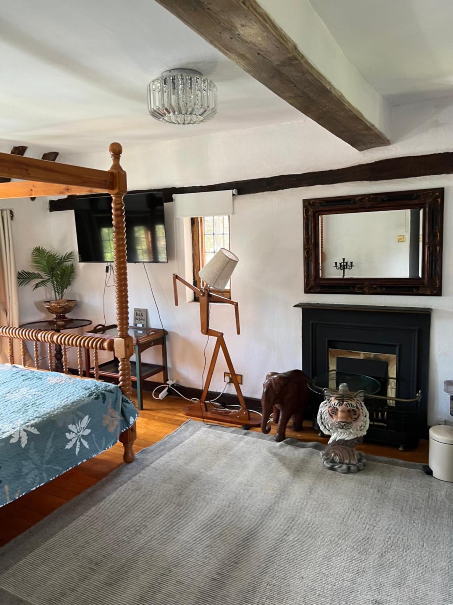 Tudor House - Double Room - En Suite Goff's Oak 외부 사진