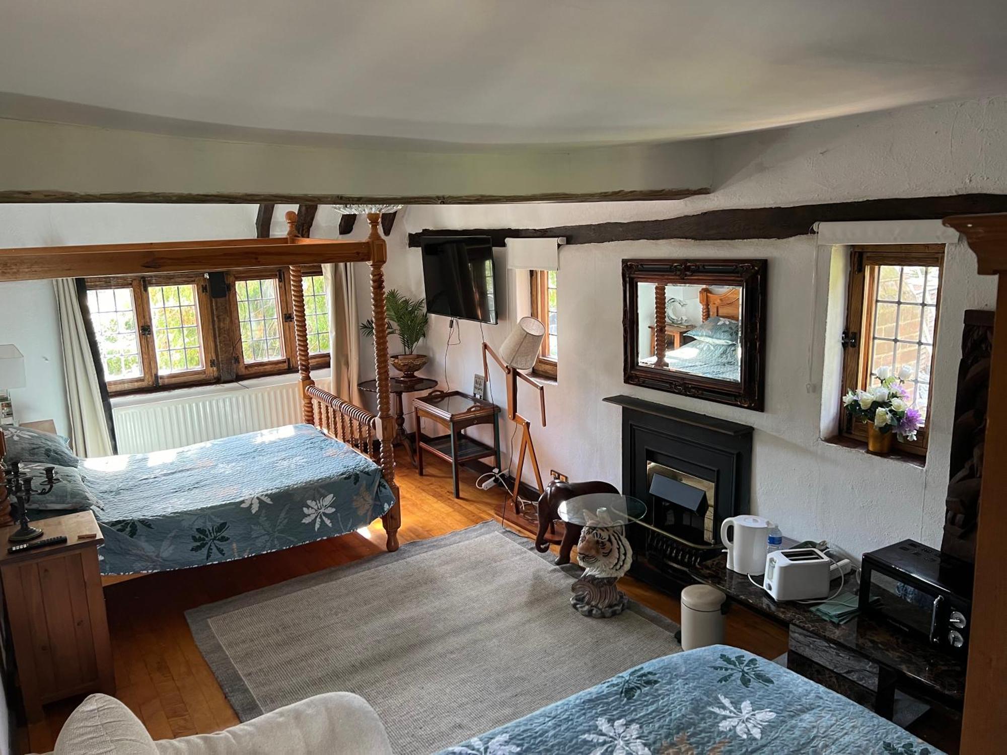 Tudor House - Double Room - En Suite Goff's Oak 외부 사진