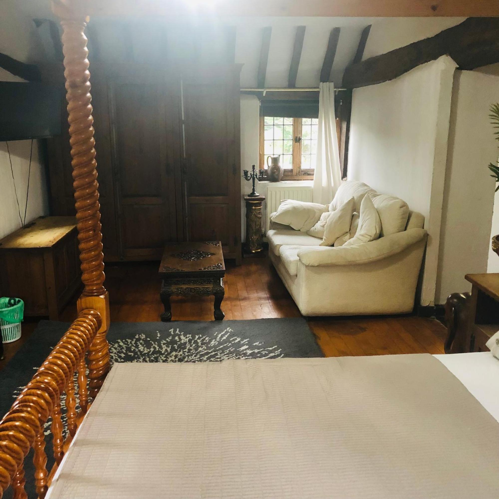 Tudor House - Double Room - En Suite Goff's Oak 외부 사진